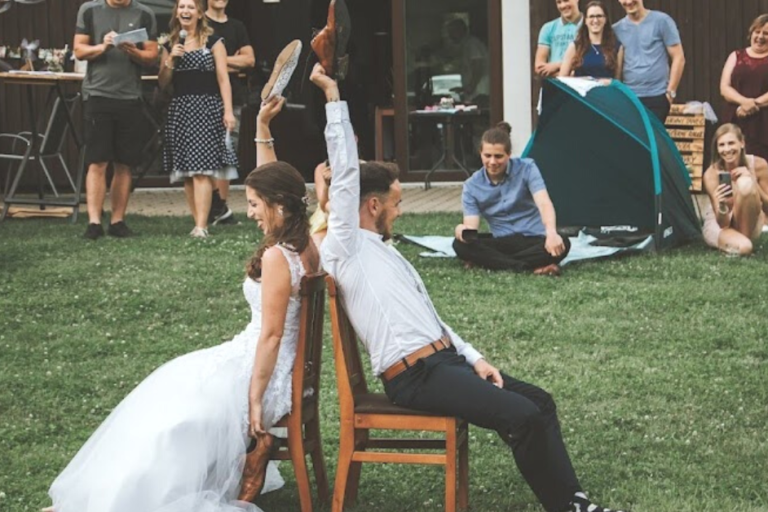 svatební kvíz s botami, otázky do kvízu, svatba, dj na svatbu, svatební dj